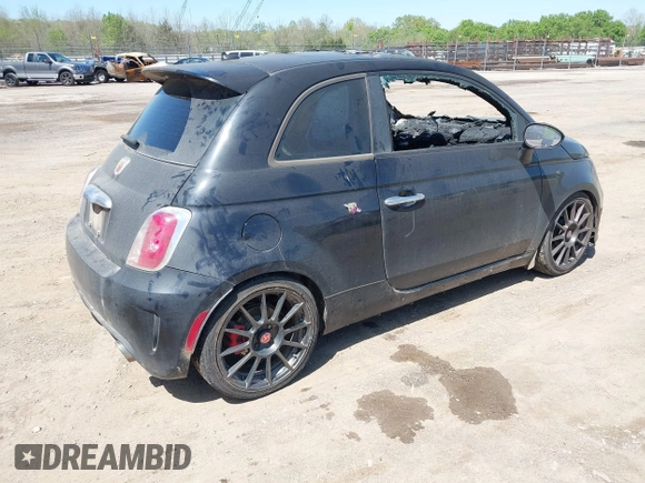 2012 FIAT 500 Abarth z VIN 3C3CFFFHXCT359735, wystawiony jako IAAI lot #41997590 z przebiegiem Nie podano mil oraz . Historia ofert i sprzedaży dostępna na DreamBid. Obrazek 4.