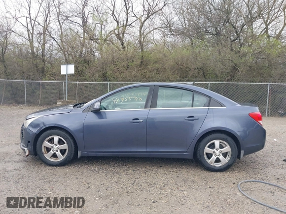 2014 Chevrolet Cruze 1LT z VIN 1G1PC5SB0E7213216, wystawiony jako IAAI lot #41955710 z przebiegiem 147 003 mil mil oraz . Historia ofert i sprzedaży dostępna na DreamBid. Obrazek 14.