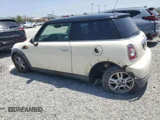 2013 MINI Hardtop z VIN WMWSU3C50DT685902, wystawiony jako Copart lot #58071935 z przebiegiem 114 908 mil mil oraz Szkoda całkowita • Salvage title. Historia ofert i sprzedaży dostępna na DreamBid. Obrazek 2.