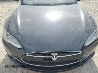 2014 Tesla Model S P85D with VIN 5YJSA1H28EFP62793, listed as a Copart auction lot 52902495 with Not Provided miles and Salvage Title. Bid and sale history available at DreamBid. Image 11.