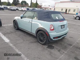 2013 MINI Convertible S с VIN WMWZP3C57DT551118, выставлен на аукционе IAAI как лот 41086617 с пробегом 108 049 миль миль и . История ставок и продаж доступна на DreamBid. Изображение 3.