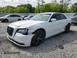 2021 Chrysler 300 S z VIN 2C3CCABG5MH541488, wystawiony jako Copart lot #49311155 z przebiegiem 80 806 mil mil oraz Szkoda całkowita • Salvage title. Historia ofert i sprzedaży dostępna na DreamBid. Obrazek 1.