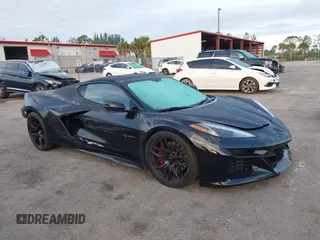 2023 Chevrolet Corvette 2LZ z VIN 1G1YE2D37P5601920, wystawiony jako IAAI lot #42228296 z przebiegiem 19 976 mil mil oraz . Historia ofert i sprzedaży dostępna na DreamBid. Obrazek 1.
