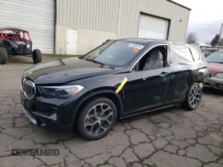 2020 BMW X1 xDrive28i with VIN WBXJG9C02L5P82408, listed as a Copart auction lot 43805615 with 23,111 mi miles and Salvage Title. Bid and sale history available at carsss.com. Image 1.