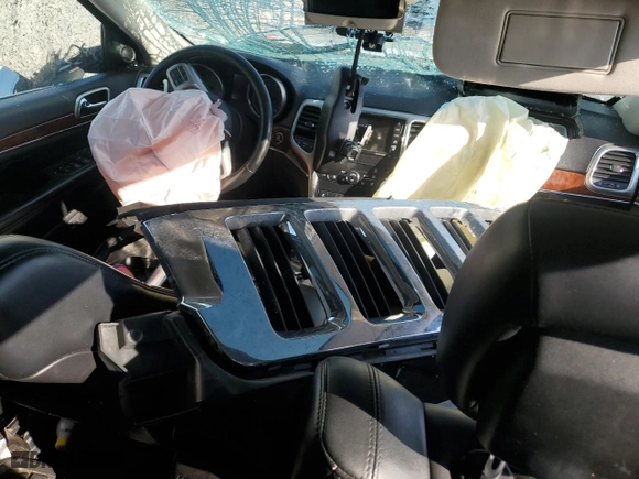 2013 Jeep Grand Cherokee Limited with VIN 1C4RJFBG1DC578324, listed as a Copart auction lot 44446445 with 132,130 mi miles and Salvage Title. Bid and sale history available at carsss.com. Image 8.