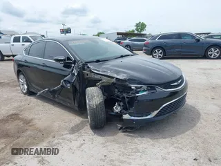 2015 Chrysler 200 Limited z VIN 1C3CCCAB5FN712915, wystawiony jako IAAI lot #42217313 z przebiegiem 156 966 mil mil oraz . Historia ofert i sprzedaży dostępna na DreamBid. Obrazek 1.