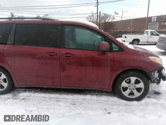 2016 Toyota Sienna LE AAS with VIN 5TDKK3DC3GS716259, listed as a IAAI auction lot 41556959 with 130,478 mi miles. Bid and sale history available at carsss.com. Image 13.