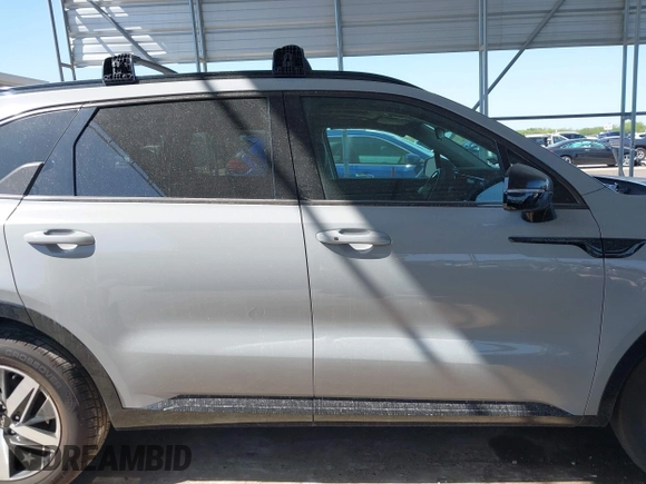 2022 Kia Sorento EX z VIN 5XYRH4LF8NG136238, wystawiony jako IAAI lot #41963656 z przebiegiem 78 713 mil mil oraz . Historia ofert i sprzedaży dostępna na DreamBid. Obrazek 14.