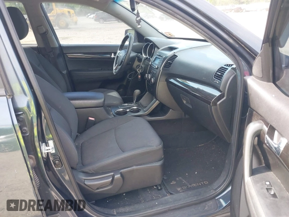 2011 Kia Sorento LX with VIN 5XYKT4A27BG085049, listed as a IAAI auction lot 42249462 with 218,039 mi miles and . Bid and sale history available at DreamBid. Image 5.