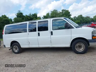 2011 Chevrolet Express Passenger 1LT z VIN 1GAZG1FG7B1171122, wystawiony jako IAAI lot #42781322 z przebiegiem 262 838 mil mil oraz . Historia ofert i sprzedaży dostępna na DreamBid. Obrazek 13.