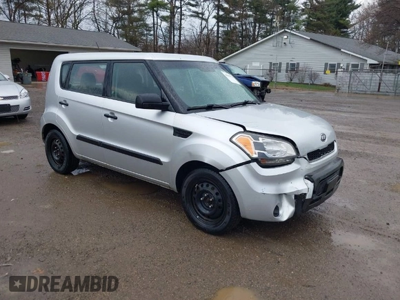 2011 Kia Soul with VIN KNDJT2A15B7319127, listed as a IAAI auction lot 41899511 with 210,660 mi miles. Bid and sale history available at carsss.com. Image 1.