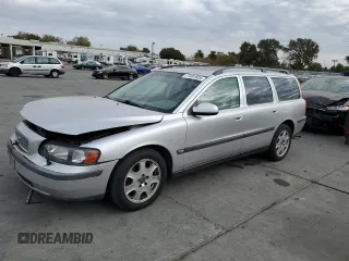 2002 Volvo V70 with VIN YV1SW58D121195061, listed as a Copart auction lot 77491824 with 141,689 mi miles and Salvage Title. Bid and sale history available at DreamBid. Image 1.