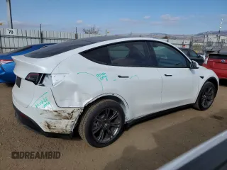 2025 Tesla Model Y Long Range with VIN 7SAYGDED6SF271931, listed as a Copart auction lot 43376015 with 261 mi miles and Salvage Title. Bid and sale history available at DreamBid. Image 3.