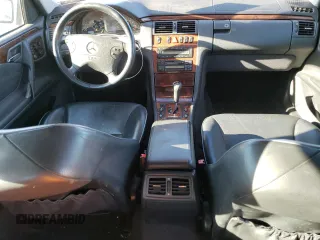 2000 Mercedes-Benz E-Class with VIN WDBJF82J5YX030071, listed as a Copart auction lot 42430025 with 122,612 mi miles and Salvage Title. Bid and sale history available at carsss.com. Image 8.
