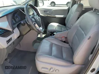 2016 Toyota Sienna XLE с VIN 5TDYK3DC5GS740962, выставлен на аукционе Copart как лот 61189865 с пробегом 75 722 миль миль и Списание • Salvage title. История ставок и продаж доступна на DreamBid. Изображение 7.