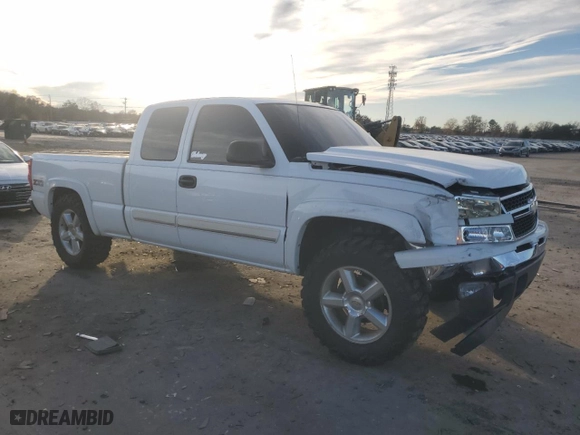 2006 Chevrolet Silverado 1500 LT2 with VIN 1GCEK19B36Z233272, listed as a Copart auction lot 82434244 with 182,974 mi miles and Salvage Title. Bid and sale history available at carsss.com. Image 4.