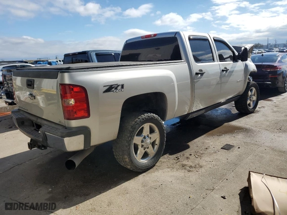 2011 Chevrolet Silverado 2500HD LT with VIN 1GC1KXC81BF113822, listed as a Copart auction lot 46130315 with 0 mi miles and Salvage Title. Bid and sale history available at carsss.com. Image 3.