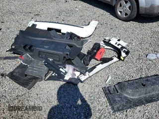 2016 Ford Expedition XLT z VIN 1FMJU1JT4GEF16748, wystawiony jako Copart lot #52856195 z przebiegiem 64 609 mil mil oraz Szkoda całkowita • Salvage title. Historia ofert i sprzedaży dostępna na DreamBid. Obrazek 13.