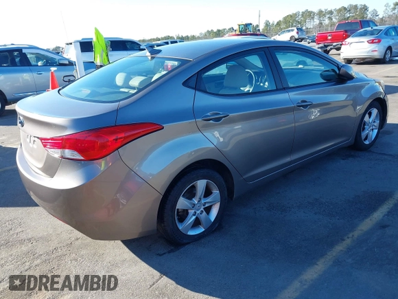 2013 Hyundai Elantra GLS z VIN 5NPDH4AE7DH174538, wystawiony jako IAAI lot #41428026 z przebiegiem 158 066 mil mil oraz . Historia ofert i sprzedaży dostępna na DreamBid. Obrazek 4.