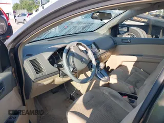 2008 Nissan Sentra S z VIN 3N1AB61E38L626610, wystawiony jako IAAI lot #42650176 z przebiegiem 184 562 mil mil oraz . Historia ofert i sprzedaży dostępna na DreamBid. Obrazek 5.