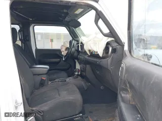 2019 Jeep Wrangler Unlimited Sport with VIN 1C4HJXDG0KW505973, listed as a IAAI auction lot 41736235 with 118,867 mi miles. Bid and sale history available at carsss.com. Image 5.