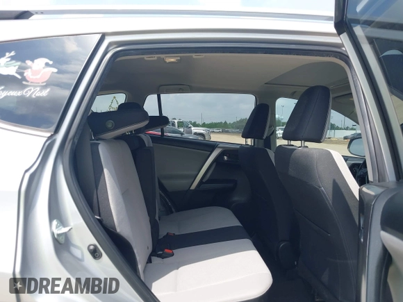 2018 Toyota RAV4 XLE z VIN JTMWFREV5JJ202927, wystawiony jako IAAI lot #42111306 z przebiegiem 118 385 mil mil oraz . Historia ofert i sprzedaży dostępna na DreamBid. Obrazek 8.