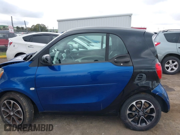 2016 Smart fortwo Passion z VIN WMEFJ5DA8GK059871, wystawiony jako IAAI lot #41624917 z przebiegiem 90 906 mil mil oraz . Historia ofert i sprzedaży dostępna na DreamBid. Obrazek 14.