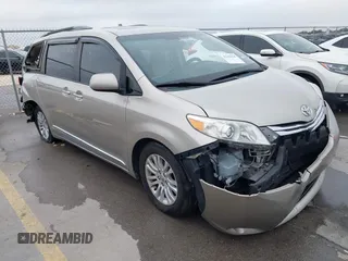 2015 Toyota Sienna XLE with VIN 5TDYK3DC3FS536689, listed as a IAAI auction lot 41432930 with 97,842 mi miles. Bid and sale history available at carsss.com. Image 1.