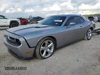 2013 Dodge Challenger R/T Classic z VIN 2C3CDYBT8DH635805, wystawiony jako Copart lot #82416474 z przebiegiem 110 241 mil mil oraz Szkoda całkowita • Salvage title. Historia ofert i sprzedaży dostępna na DreamBid. Obrazek 1.