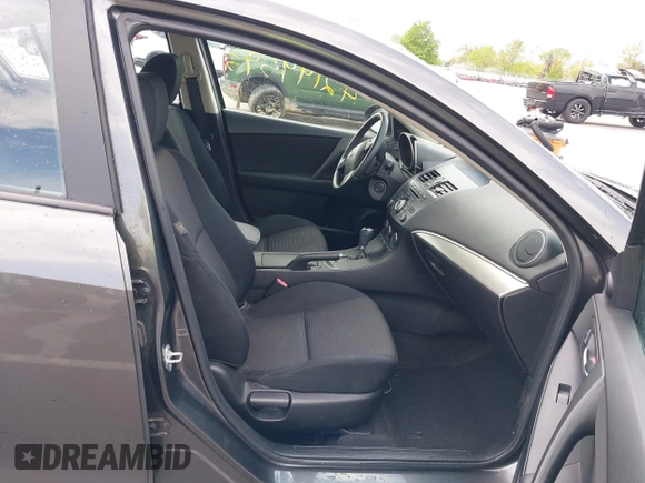 2013 Mazda 3 i Touring z VIN JM1BL1V72D1822505, wystawiony jako IAAI lot #42199595 z przebiegiem 103 560 mil mil oraz . Historia ofert i sprzedaży dostępna na DreamBid. Obrazek 5.