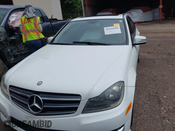 2014 Mercedes-Benz C 250 Sport with VIN WDDGF4HB8EG198230, listed as a IAAI auction lot 42519658 with 152,934 mi miles and . Bid and sale history available at DreamBid. Image 12.