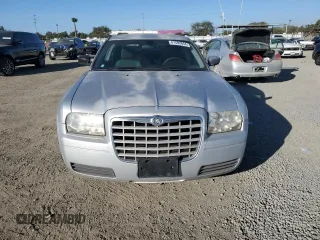 2005 Chrysler 300 with VIN 2C3JA43R35H627608, listed as a Copart auction lot 81592854 with 127,750 mi miles and Clean Title. Bid and sale history available at carsss.com. Image 5.