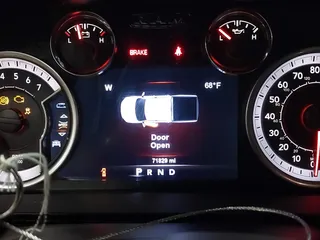 2017 Ram 1500 Night z VIN 1C6RR7MT8HS837693, wystawiony jako IAAI lot #42157251 z przebiegiem 71 829 mil mil oraz . Historia ofert i sprzedaży dostępna na DreamBid. Obrazek 7.