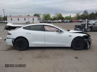2017 Tesla Model S 100D z VIN 5YJSA1E24HF195488, wystawiony jako IAAI lot #42073744 z przebiegiem 108 577 mil mil oraz . Historia ofert i sprzedaży dostępna na DreamBid. Obrazek 14.