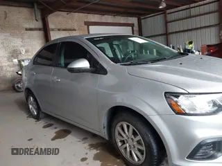 2019 Chevrolet Sonic LT z VIN 1G1JD5SB2K4144335, wystawiony jako IAAI lot #42479272 z przebiegiem 111 453 mil mil oraz . Historia ofert i sprzedaży dostępna na DreamBid. Obrazek 12.