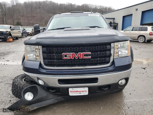 2011 GMC Sierra 2500HD SLE with VIN 1GT220CG3BZ231646, listed as a Copart auction lot 84441944 with 116,083 mi miles and Salvage Title. Bid and sale history available at carsss.com. Image 5.
