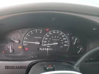 2000 Ford Explorer XLT z VIN 1FMDU83PXYZB03135, wystawiony jako Copart lot #45352705 z przebiegiem 228 604 mil mil oraz Szkoda całkowita • Salvage title. Historia ofert i sprzedaży dostępna na DreamBid. Obrazek 9.