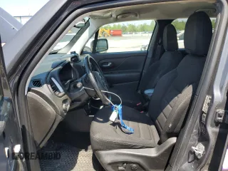 2022 Jeep Renegade Latitude with VIN ZACNJDB11NPN60155, listed as a Copart auction lot 50486635 with 140,298 mi miles and Salvage title. Bid and sale history available at DreamBid. Image 7.