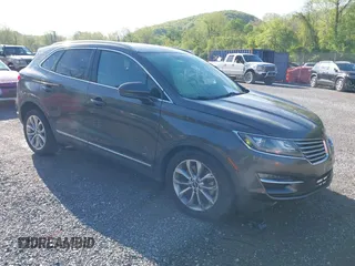 2018 Lincoln MKC Select z VIN 5LMTJ2DH2JUL04116, wystawiony jako IAAI lot #42168963 z przebiegiem 43 013 mil mil oraz . Historia ofert i sprzedaży dostępna na DreamBid. Obrazek 1.
