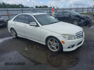2009 Mercedes-Benz C 300 Sport z VIN WDDGF54X19F241101, wystawiony jako IAAI lot #42495773 z przebiegiem 200 522 mil mil oraz . Historia ofert i sprzedaży dostępna na DreamBid. Obrazek 1.