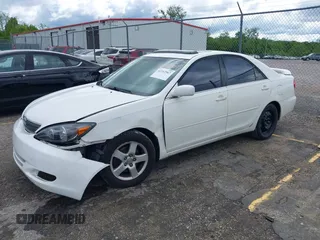 2002 Toyota Camry XLE z VIN 4T1BF30K72U500934, wystawiony jako IAAI lot #42312967 z przebiegiem 169 569 mil mil oraz . Historia ofert i sprzedaży dostępna na DreamBid. Obrazek 2.