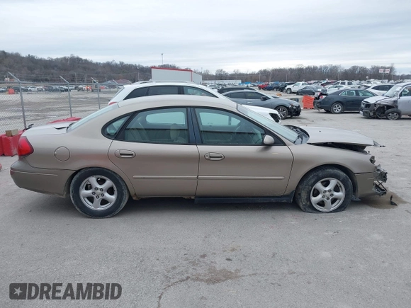 2002 Ford Taurus SES Standard with VIN 1FAFP55U52G135781, listed as a IAAI auction lot 41520037 with 196,207 mi miles. Bid and sale history available at carsss.com. Image 13.