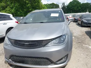 2018 Chrysler Pacifica Touring L with VIN 2C4RC1BG5JR165418, listed as a IAAI auction lot 42143241 with 157,768 mi miles and . Bid and sale history available at DreamBid. Image 11.