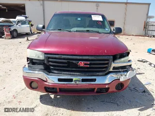 2004 GMC Sierra 1500 Crew Cab SLT with VIN 2GTEC13T841320704, listed as a IAAI auction lot 42015057 with 290,751 mi miles. Bid and sale history available at carsss.com. Image 12.
