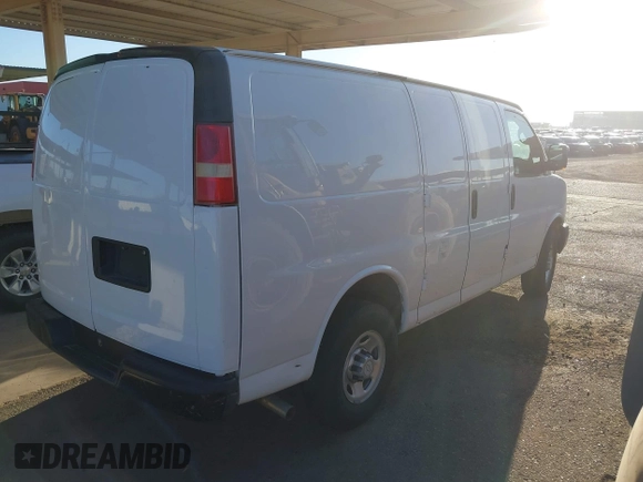 2011 Chevrolet Express Cargo z VIN 1GCWGFCG6B1120481, wystawiony jako IAAI lot #42218197 z przebiegiem 204 375 mil mil oraz . Historia ofert i sprzedaży dostępna na DreamBid. Obrazek 4.