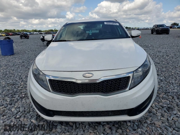2013 Kia Optima LX z VIN KNAGM4A74D5380729, wystawiony jako Copart lot #56555835 z przebiegiem 126 904 mil mil oraz Szkoda całkowita • Salvage title. Historia ofert i sprzedaży dostępna na DreamBid. Obrazek 5.
