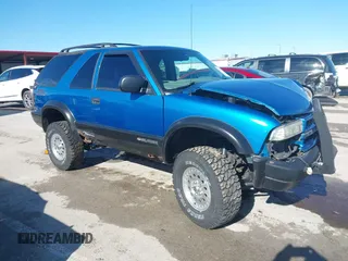 2000 Chevrolet Blazer LS z VIN 1GNCT18W1YK188988, wystawiony jako IAAI lot #41454106 z przebiegiem Nie podano mil oraz . Historia ofert i sprzedaży dostępna na DreamBid. Obrazek 1.