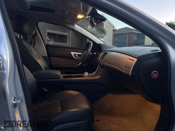 2015 Jaguar XF T Premium with VIN SAJWA0FS9FPU77950, listed as a Copart auction lot 55866875 with 93,149 mi miles and Clean Title. Bid and sale history available at DreamBid. Image 5.
