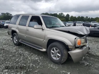 2000 Cadillac Escalade z VIN 1GYEK13R5YR112858, wystawiony jako Copart lot #71651294 z przebiegiem 228 689 mil mil oraz Szkody całkowita. Historia ofert i sprzedaży dostępna na DreamBid. Obrazek 4.