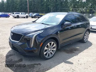 2019 Cadillac XT4 AWD Sport z VIN 1GYFZFR48KF119062, wystawiony jako IAAI lot #42449132 z przebiegiem 89 676 mil mil oraz . Historia ofert i sprzedaży dostępna na DreamBid. Obrazek 2.